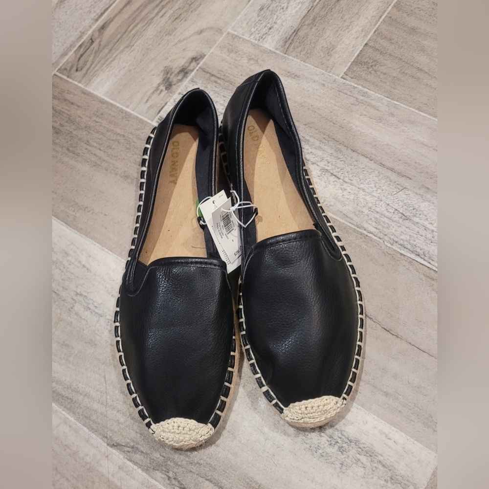 Old navy faux leather flats shoes